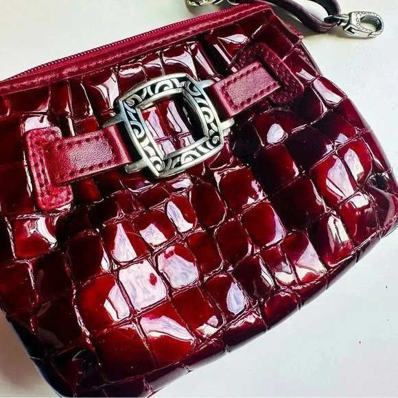 Nwot Brighton Patent Leather Croc Embossed Red/Burgundy Wallet Crossbody - Picture 3 of 5